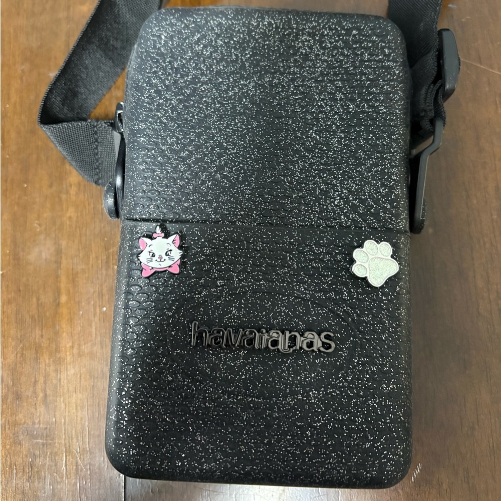 Havaianas Black Textured Crossbody Bag with Cat and Paw Pins